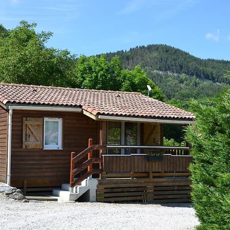 Camping La Mare Aux Fees Hotel Roquefeuil Exterior photo