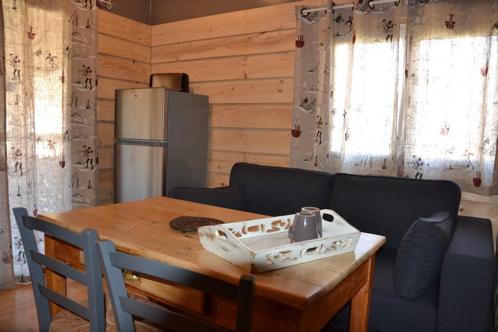 Camping La Mare Aux Fees Hotel Roquefeuil Exterior photo