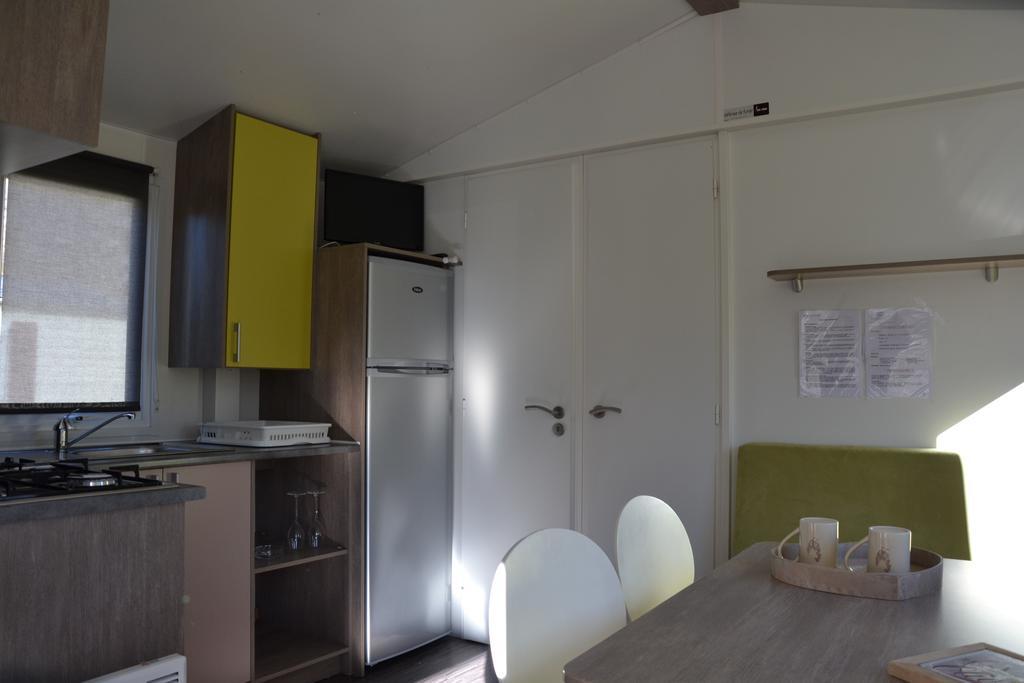 Camping La Mare Aux Fees Hotel Roquefeuil Exterior photo