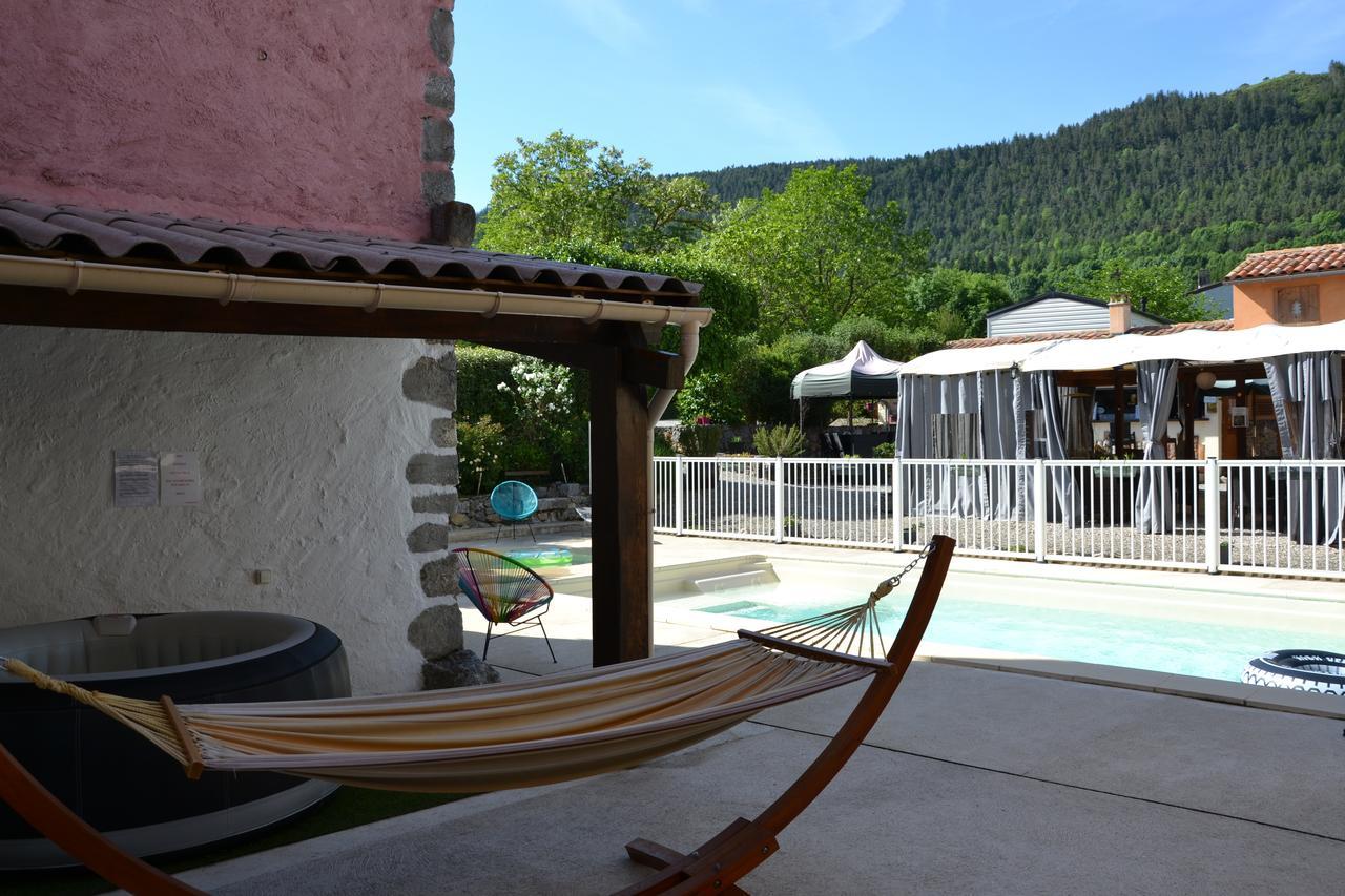 Camping La Mare Aux Fees Hotel Roquefeuil Exterior photo