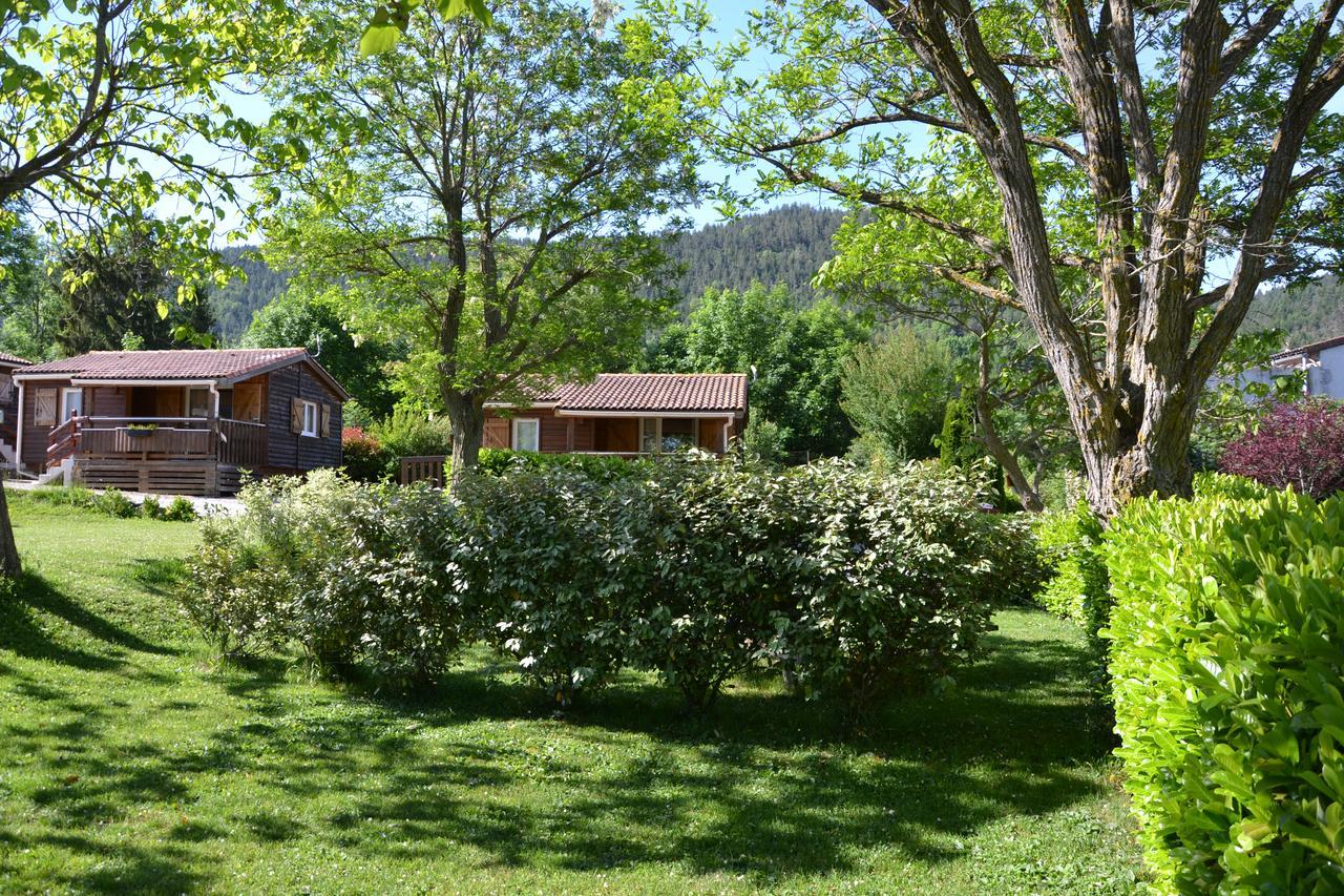 Camping La Mare Aux Fees Hotel Roquefeuil Exterior photo